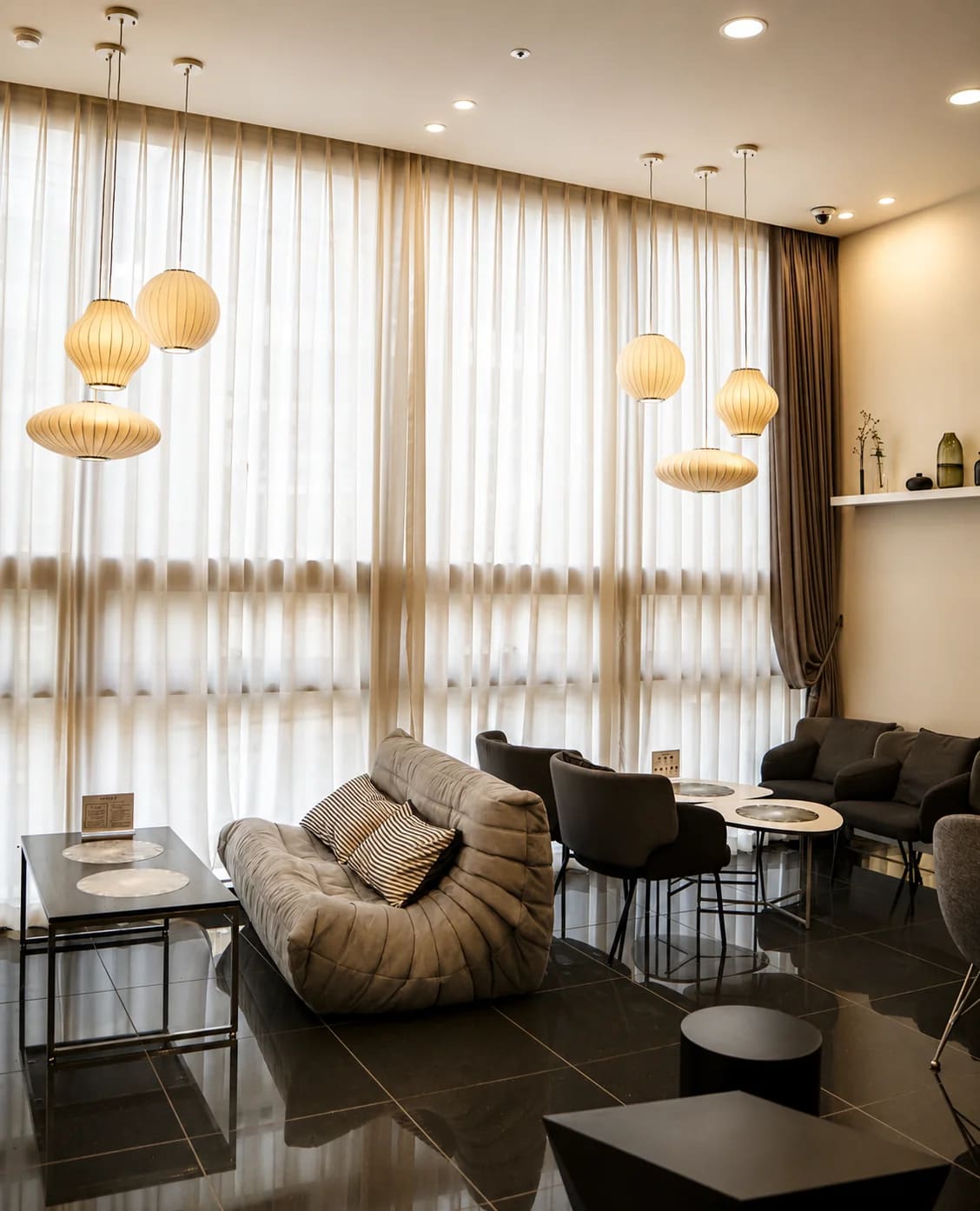 Cortinas Sob Medida: Como Escolher o Tecido Ideal para Cada Ambiente